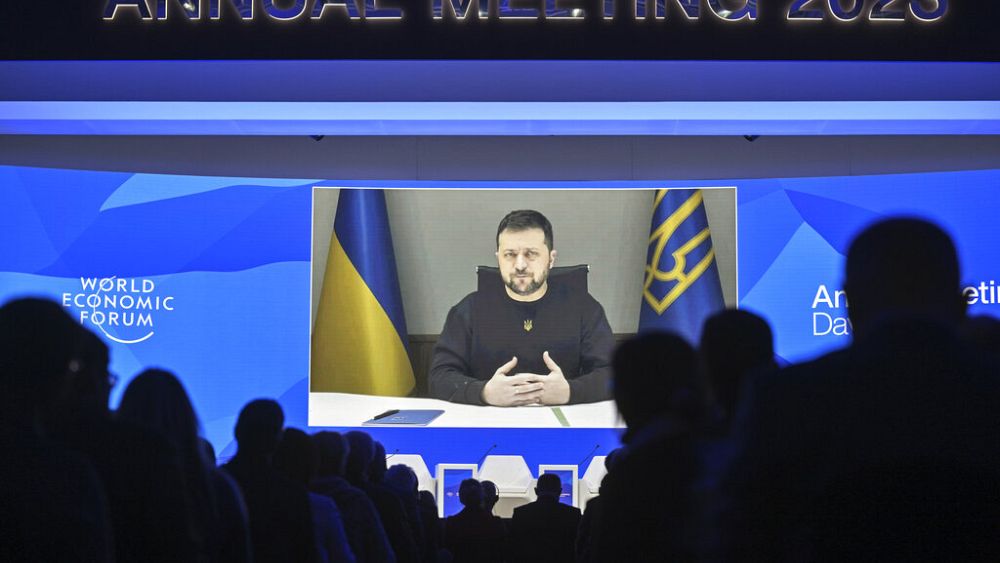 Davos’taki liderlere daha hızlı hareket etmelerini sağlayan Volodymyr Zelenskyy, “Tiranlık demokrasisini geride bırakıyor” dedi.