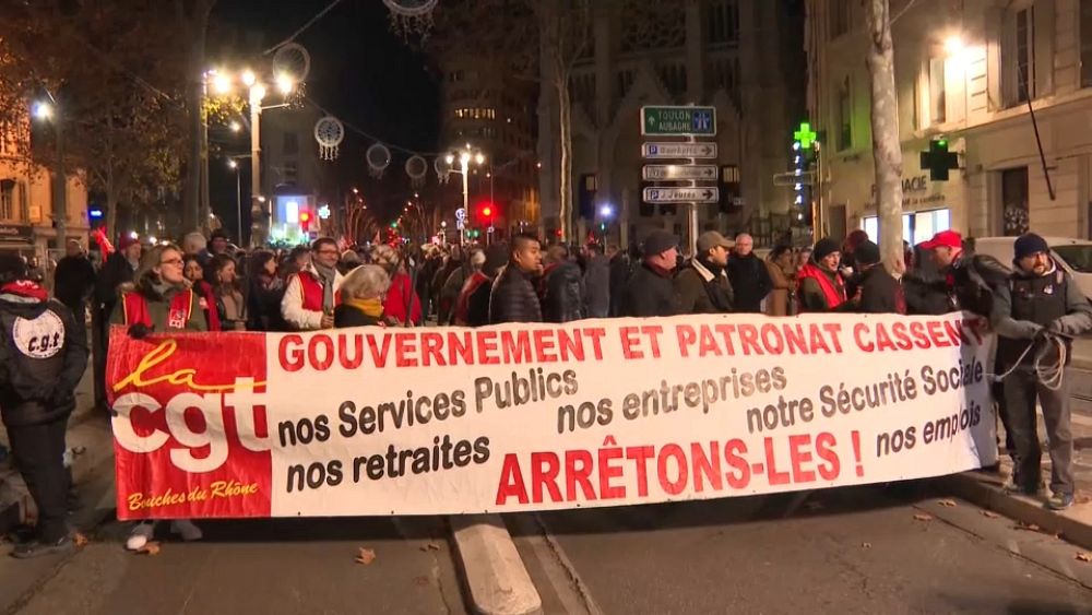 Fransa’da sendikalar emeklilik ıslahatını reddediyor ve ulusal grev planlıyor