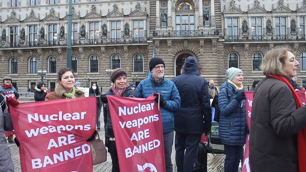 Göstericiler Ukrayna’da nükleer çatışma tehdidine karşı Hamburg’da toplandı