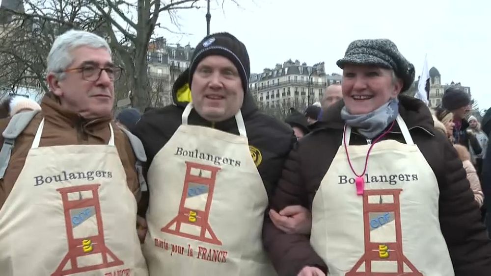 Öfkeli Fransız fırıncılar, yükselen enerji fiyatlarına karşı Paris’te yürüdü