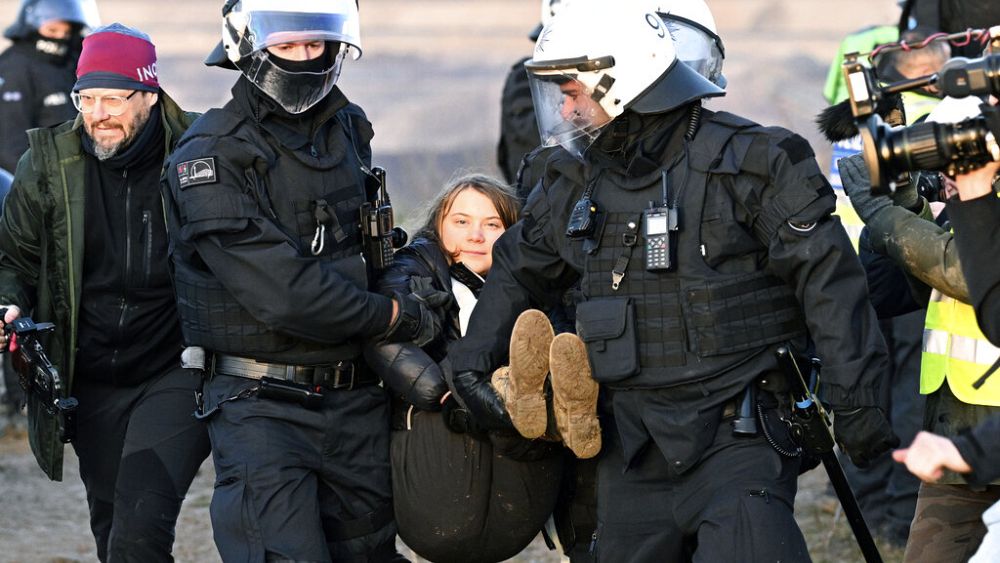 Thunberg, Alman kömür madeninin genişletilmesini protesto ederken tutuklanırken