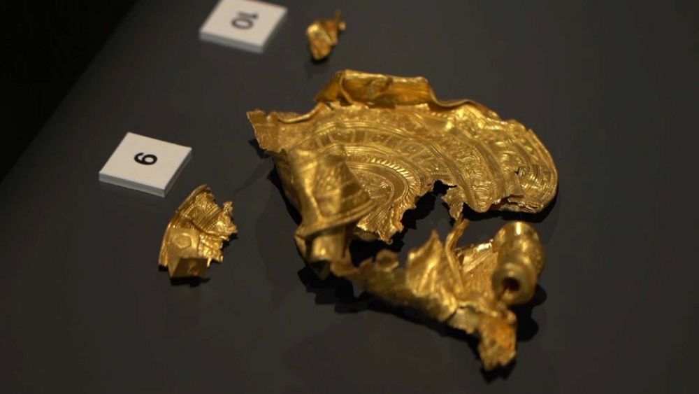 Amatörler tarafından bulunan gömülü hazineler ve mücevherler Danimarka Ulusal Müzesi’nde sergileniyor