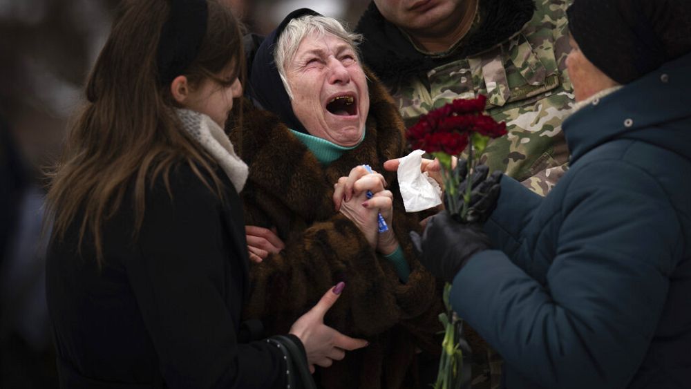 ‘Kaç kurban daha olacak?’: Kievliler Ukrayna savaşının yıldönümünü düşünüyor