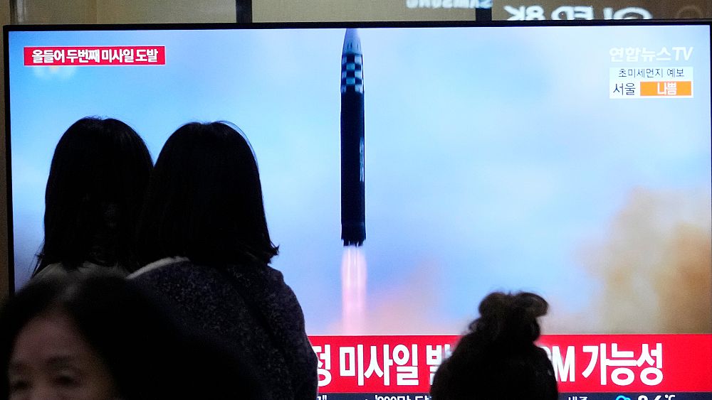 Kuzey Kore yılının ilk füze testini Japon karasularında gerçekleştirdi.