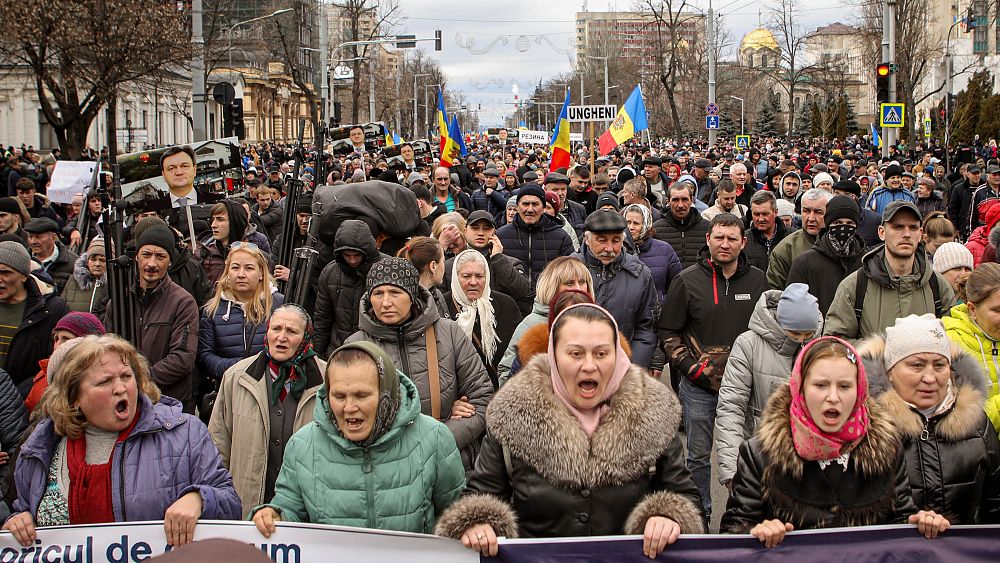 Moldova’da binlerce protestocu yaşam maliyeti kriziyle ilgili yardım çözümüyle yürüdü