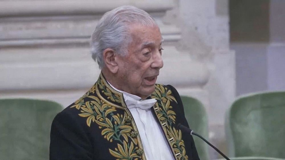 Perulu-İspanyol yazar Mario Vargas Llosa, Fransızca yazmadan Académie Française’e katıldı