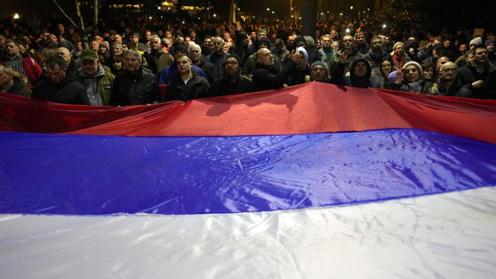 Sırp Hristiyanları, Batı’nın ayrılıkçı Kosova ile ilişkilerini normalleştirme planını protesto etti