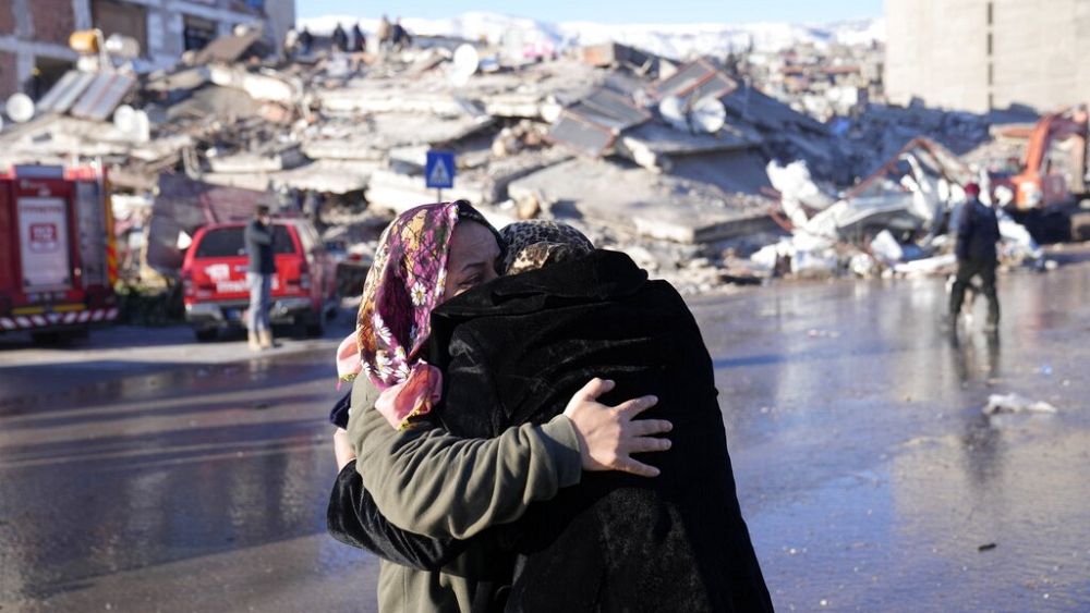 #TheCube: Sahte deprem bağışlayıcısına ve ilgisiz videolara dikkat edin