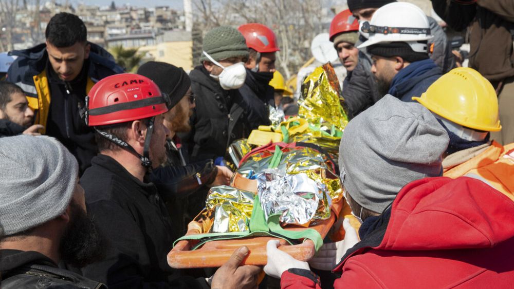 Türkiye ve Suriye’de depremde ölü sayısı 25 bini çıkarıyor, hayatta kalanlar hala kurtarılıyor
