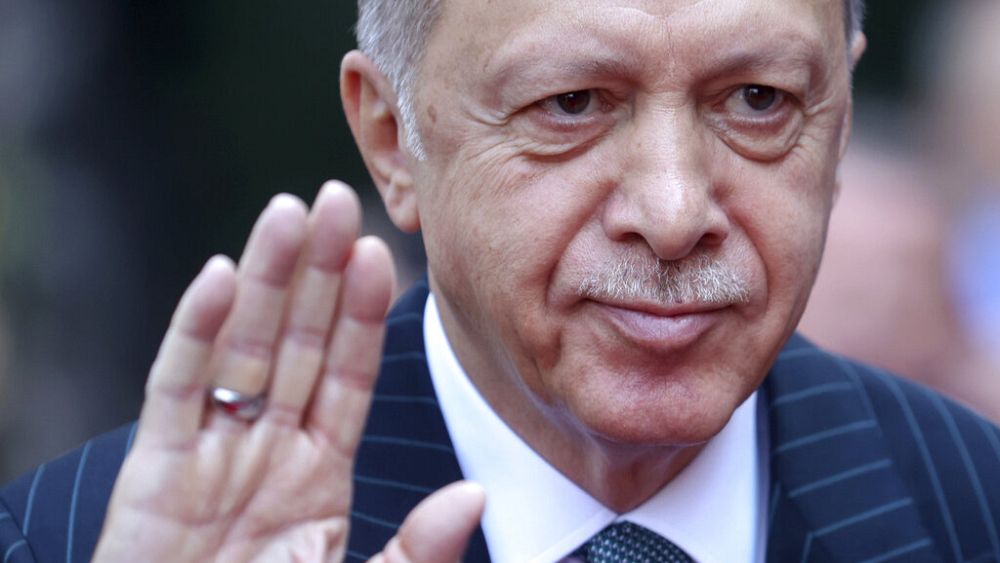Cumhurbaşkanı Recep Tayyip Erdoğan, 14 Mayıs seçimlerini açıkladı.