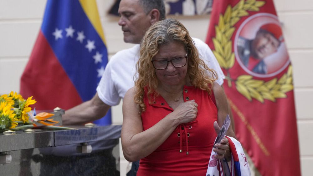 giriş kişi Venezüellalı solcu devrimci Hugo Chávez’i anmak için topladı