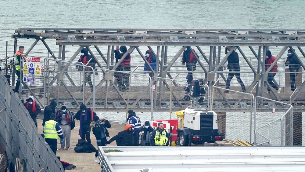 İngiltere hükümeti, Kanal göçmenlerini sınır dışı etmek için yasa çıkaracak