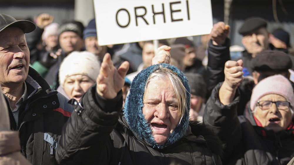 Kişinev’de binlerce kişi Moldova’nın Batı yanlısı yönetimini protesto etti