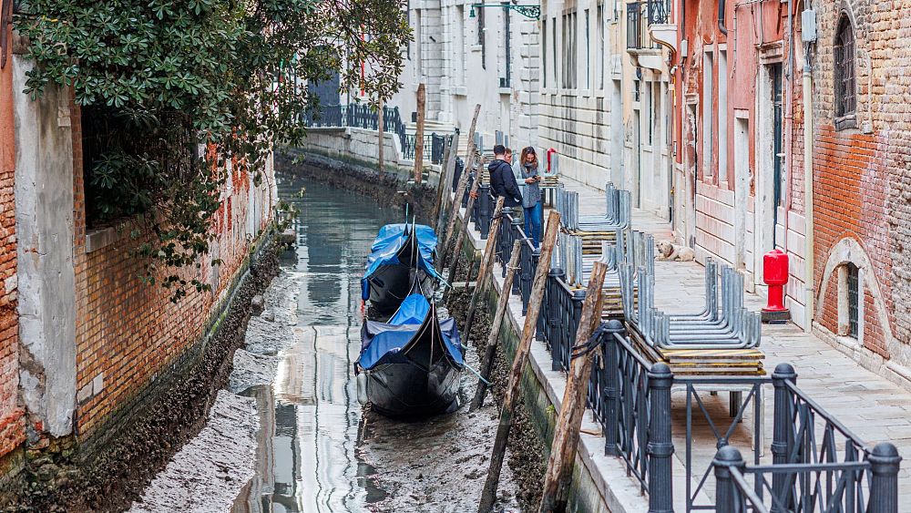 Su taksileri, kanal kıyısı pansiyonları ve gelgit izleme: Suların çekildiği dönemde yerel bir Venedik rehberi