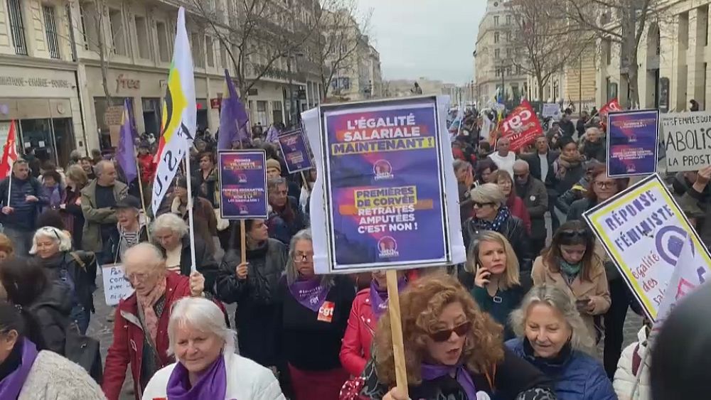 Ülke katılımıki grevler Fransa’da ciddi aksamalara neden olmaya devam ediyor