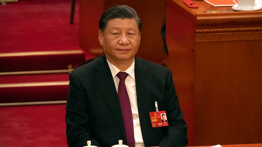 Xi Jinping, ömür boyu iktidarda kalmanın yolunu açan Çin cumhurbaşkanı olarak üçüncü dönem için yemin etti