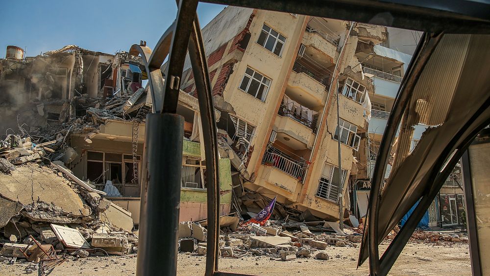 Yıkıcı depremden bir ay sonra Türkiye ve Suriye’de yardım hala eksik