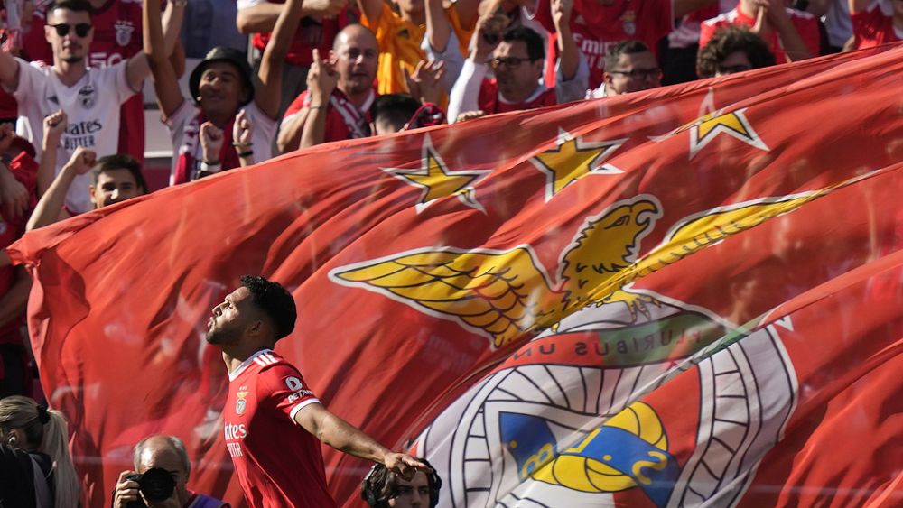 Benfica ve Bayern, heyecan verici final maçında lig şampiyonluklarını elde etti.