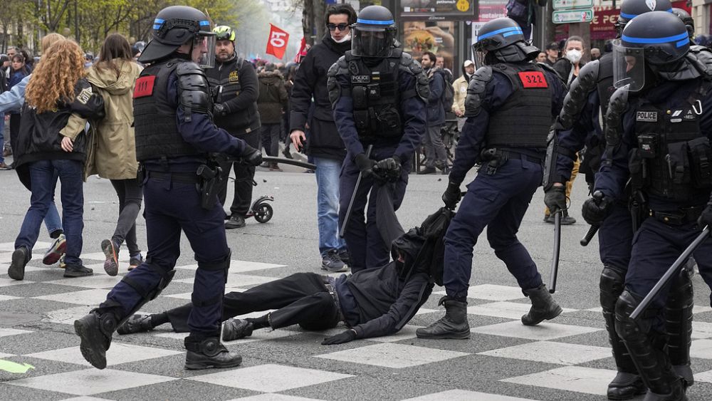 Fransa’da forvetler azaldıkça protestolar çirkinleşiyor