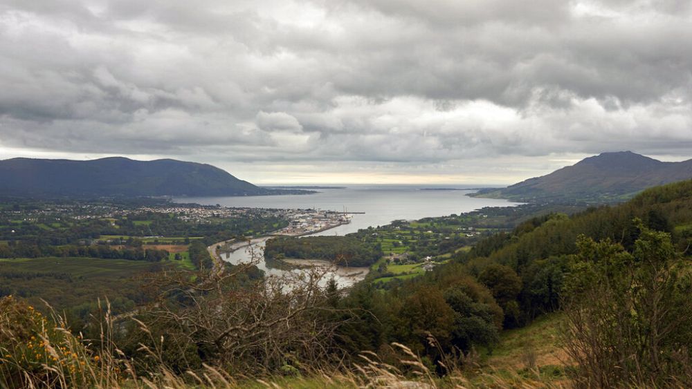 Joe Biden, atalarının kalıntılarının izini sürmek için küçük İrlanda kasabası Carlingford’u ziyaret edecek