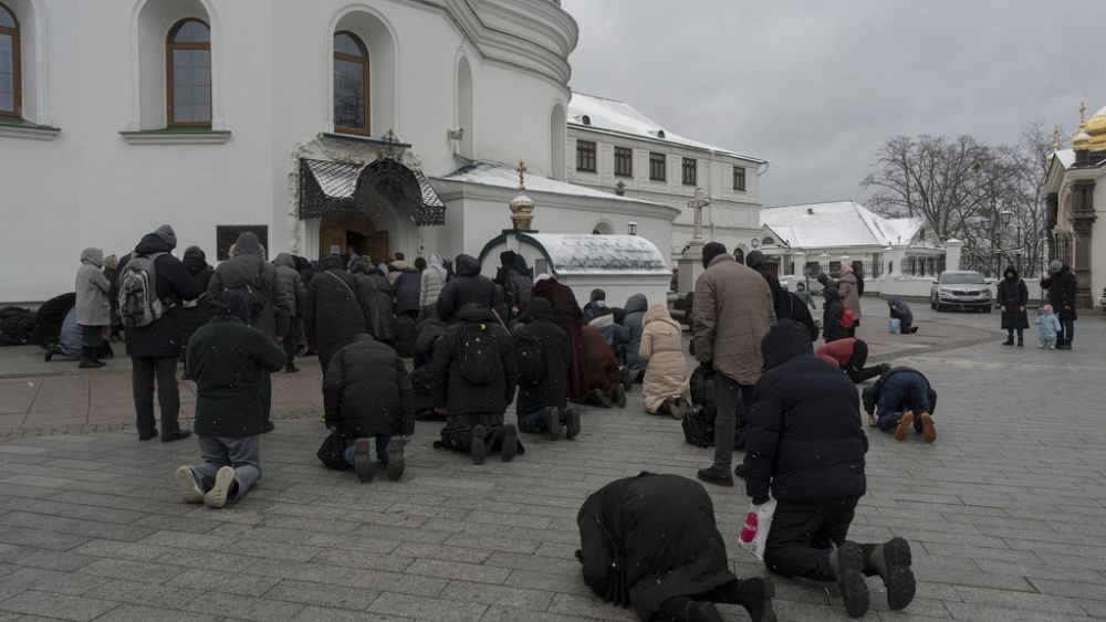 Kiev-Pechersk Lavra manastırından kovulan Ortodoks kalkanları ayrılmayı reddediyor