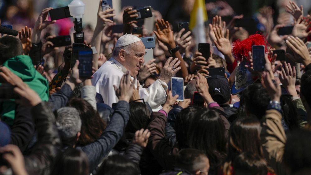 Papa Francis, Paskalya Ayini’nde hem Ukrayna hem de Rus halkı için dua etti