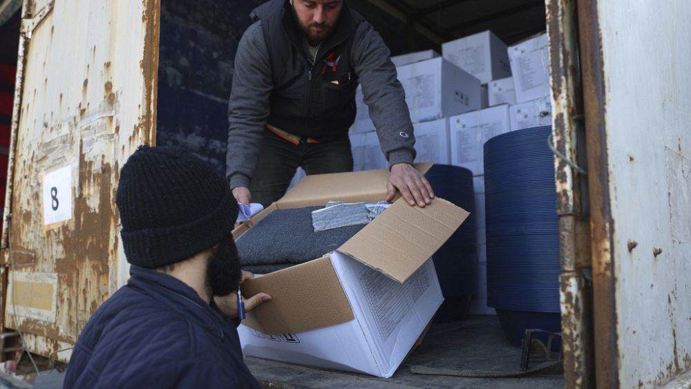 Yıkıcı Türkiye-Suriye depremlerinden sağ kurtulanlar sürekli korku içinde yaşadıklarını söylüyor