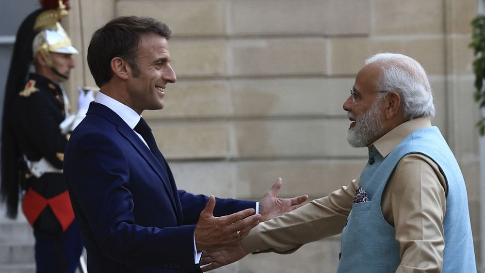 Macron insan eleştirilerini reddederken, Hindistan’dan Modi Paris Bastille Günü geçit töreninde onur konuğu oldu