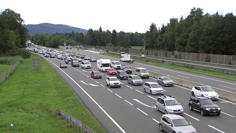 Trafik sıkışıklığı ve sıcak hava dalgaları Avrupa’daki tatilcileri rahatsız ediyor