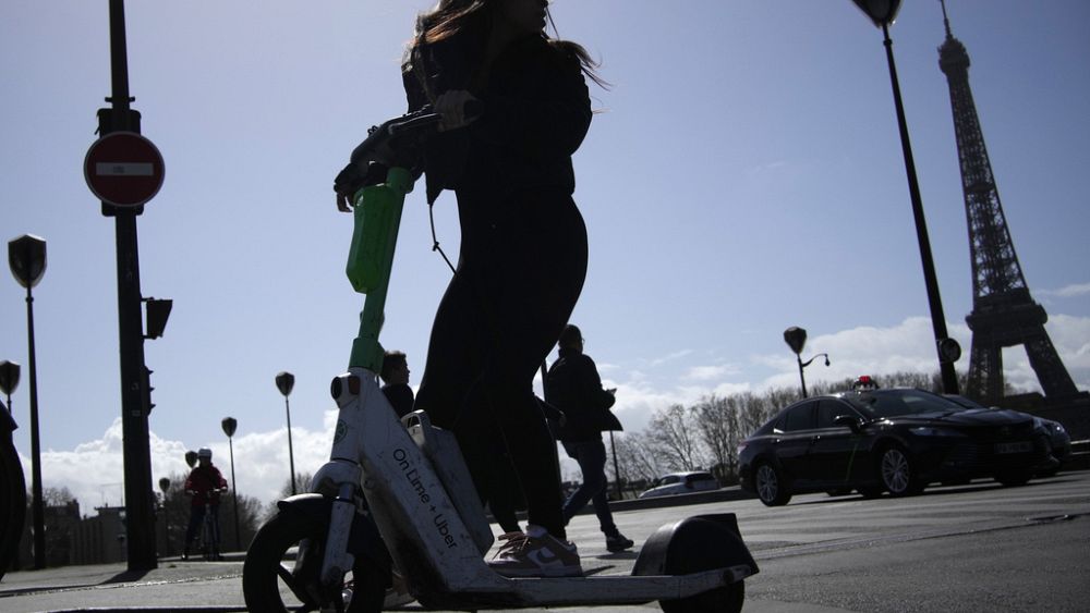 Paris, self-servis elektrikli scooterları yasaklayan ilk Avrupa başkenti oldu