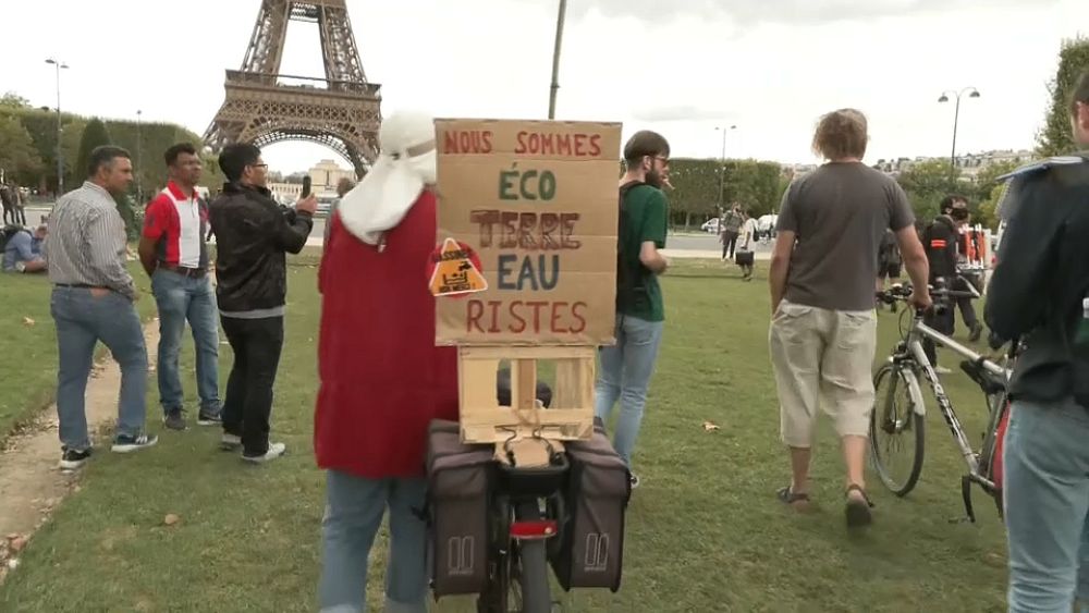 Su konvoyu protestosu mega su havzalarını kınamak için Paris’e geldi