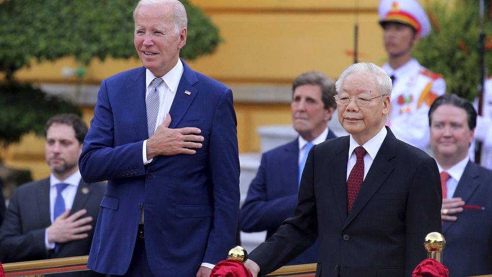 Her iki eyalette daha yakın teklif arayışındayken ABD Başkanı Joe Biden Vietnam’ı ziyaret etti