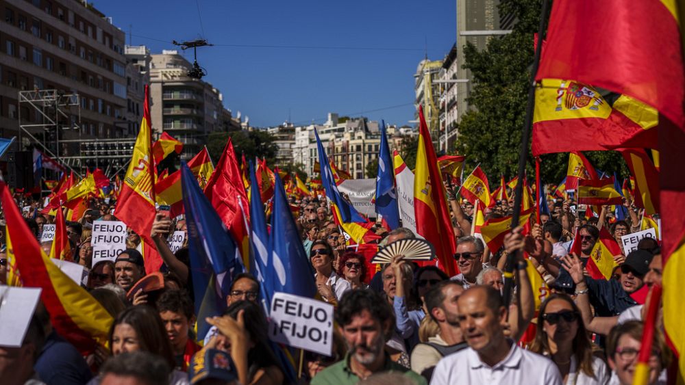 İspanyol Halk Partisi destekçileri Katalan af tasarımına karşı uygulandı