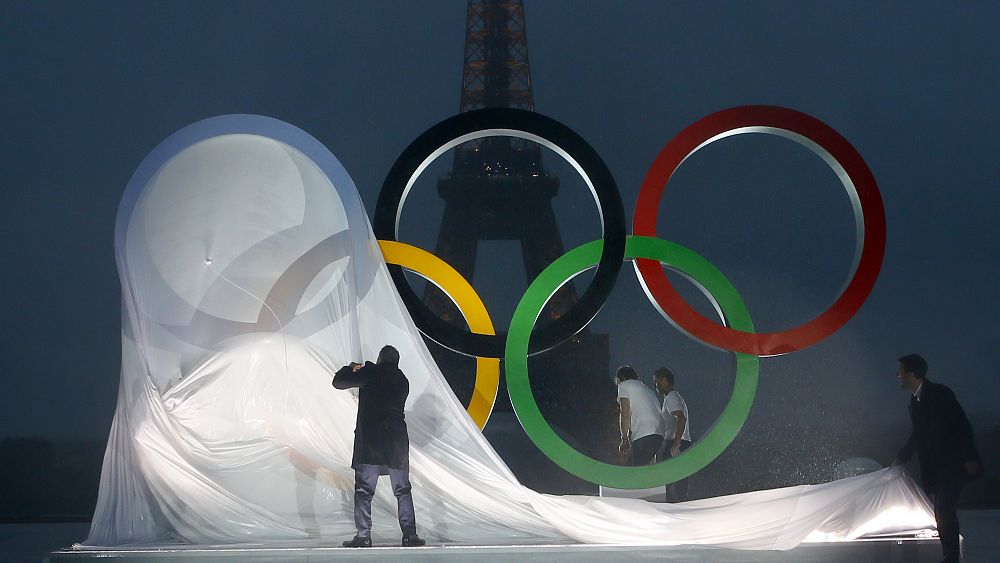 Macron, Paris 2024: Olimpiyatlarda Rus bayrağının ‘olamayacağını’ söyledi