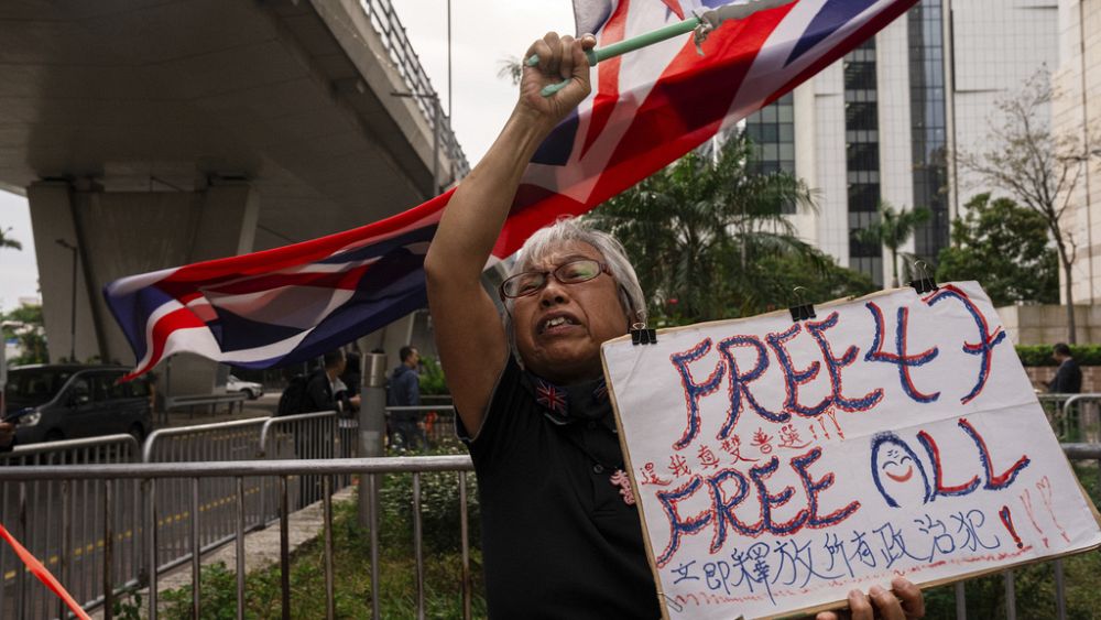 Hong Kong’da demokrasi yanlısı aktivistlerin yargılandığı kadarki en büyük dava sürüyor