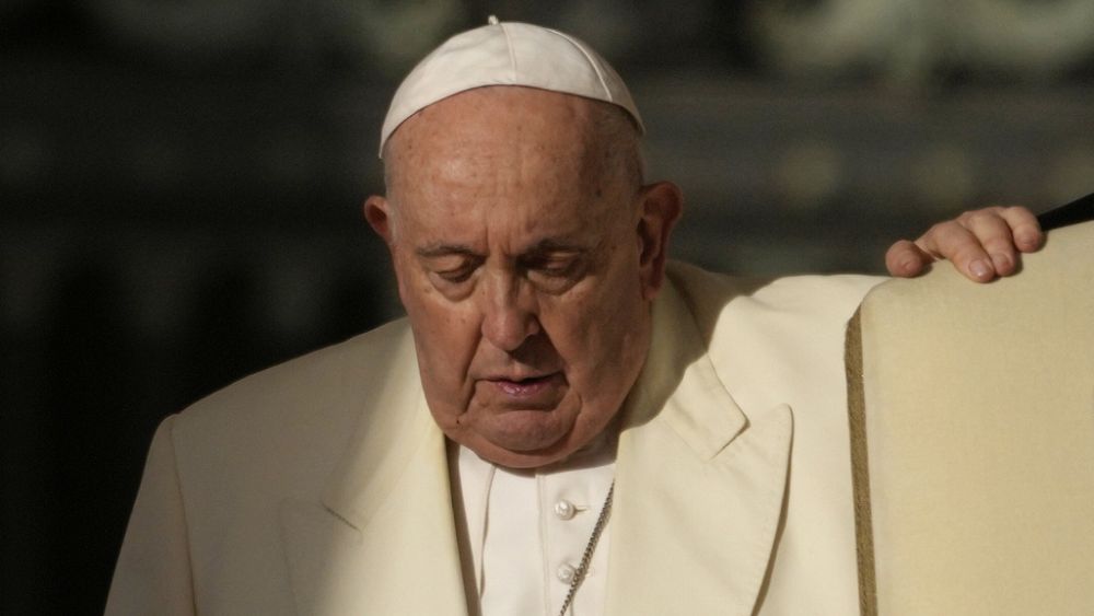 Papa Francis, akciğer enfeksiyonları nedeniyle kalabalıkların talimatıyla COP28 gezisini iptal etti