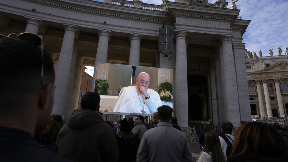 Papa Francis akciğer enfeksiyonu nedeniyle damardan antibiyotik yer alıyor