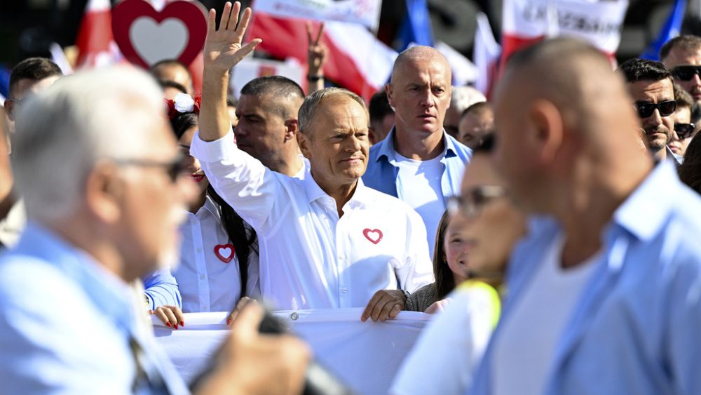 Polonya’nın muhalefetini destekleyen seçimlerden iki hafta önce Varşova’da toplandı