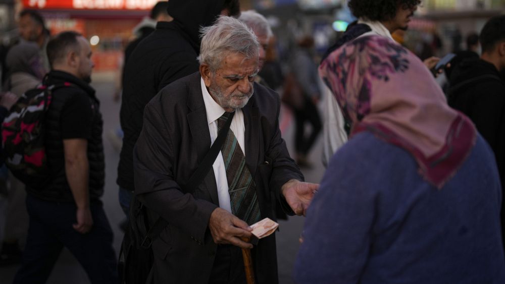 Türkiye, çift haneli enflasyonu düşürmek amacıyla faiz oranları %40’a yükseldi