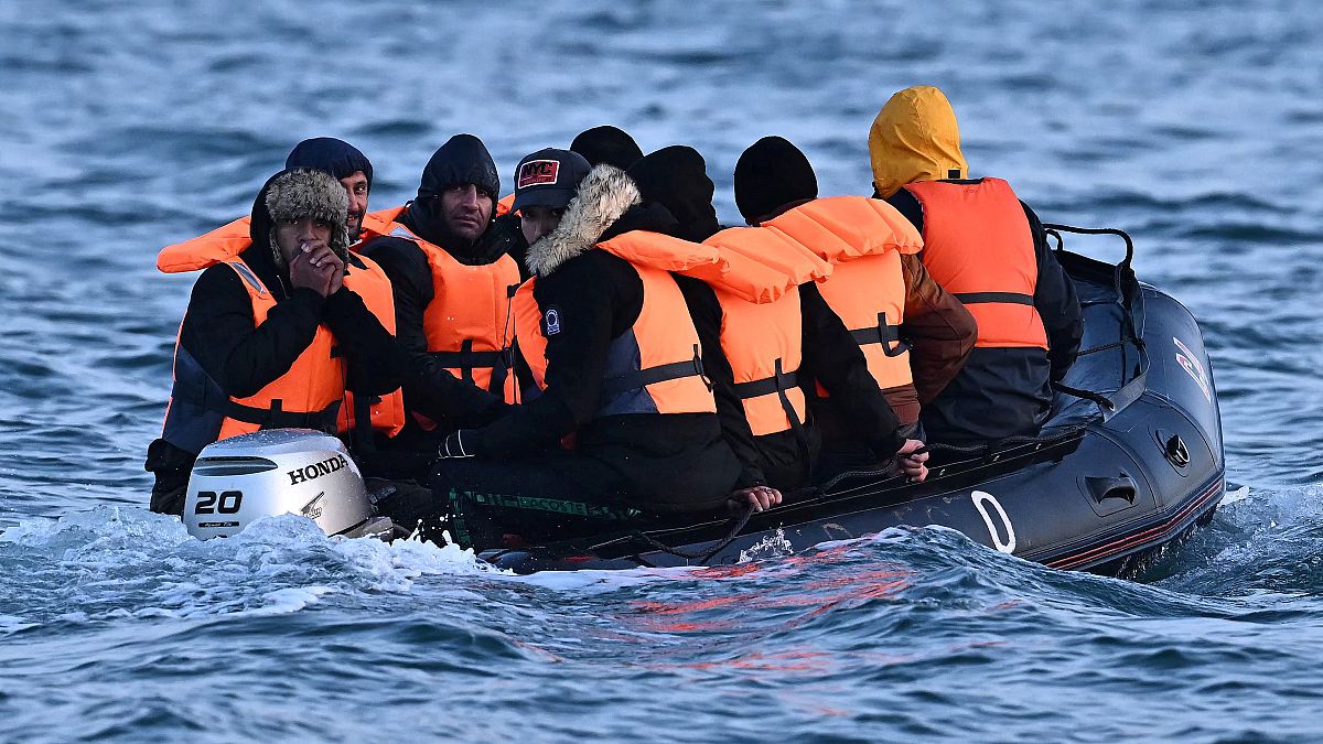 Göçmenlerin Kanal’da gemi kazası sonucu bir kişi öldü, bir kişi yaralandı