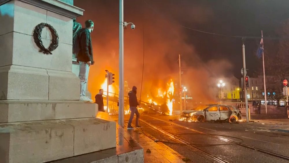 İrlanda’da aşırı sağ siyasetin bölünmesini körükleyen şey nedir?