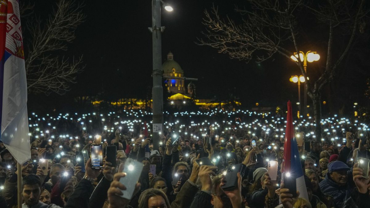 Sırbistan protestoları: Hükümetin tutukluluk sürelerinin serbest bırakılmasını talep ediyor