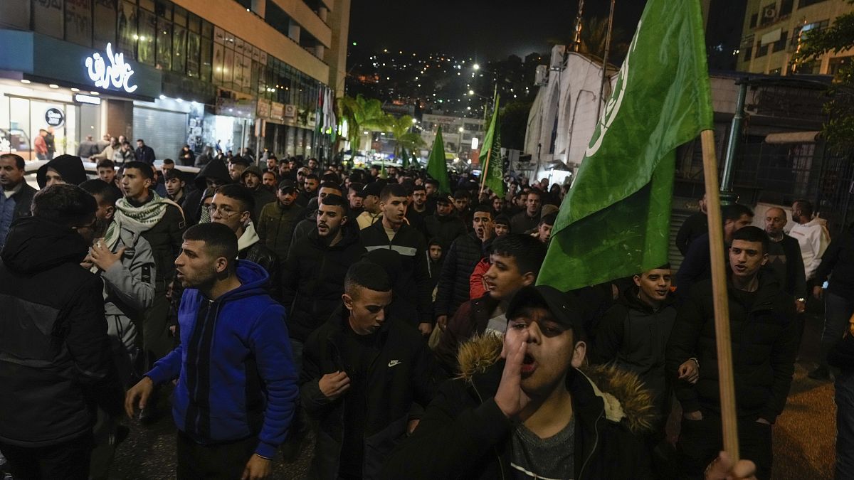 Hamas’ın siyasi liderinin Lübnan’da yaralanması üzerine Batı Şeria’da protestolar sürüyor