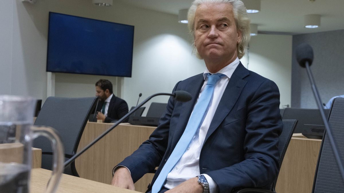 Hollandalı seçimin galibi Geert Wilders, cami ve Kur’an’ın yasaklanmasını öngören öneriyi iptal etti