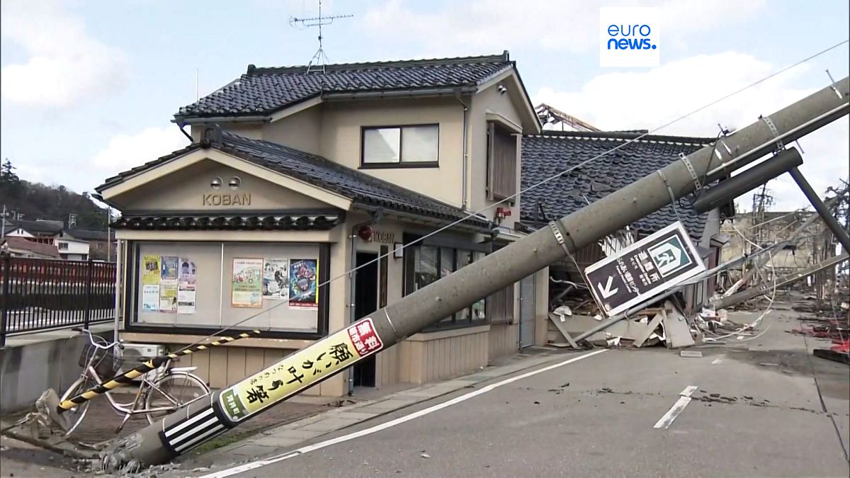 Japonya depremi: Kurtarma ekipleri, 72 saatlik kritik hayatta kalma süresinden sonra hayatta kalanları bulmak için yarışıyor