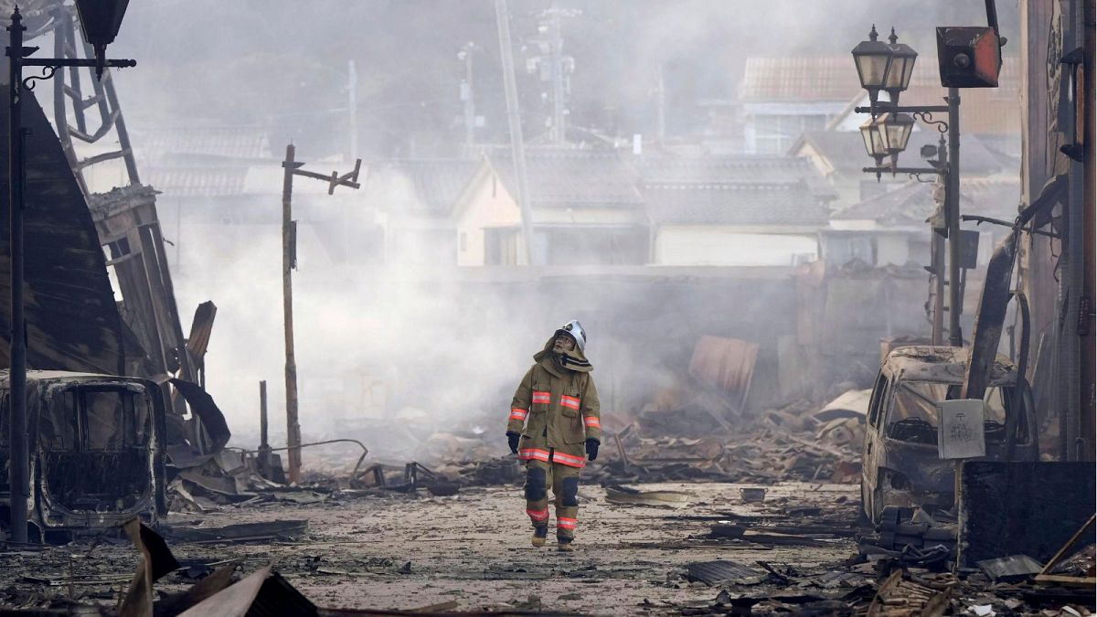 Japonya’da depremden sağ kurtulanlar için kurtarma çalışmaları devam ediyor