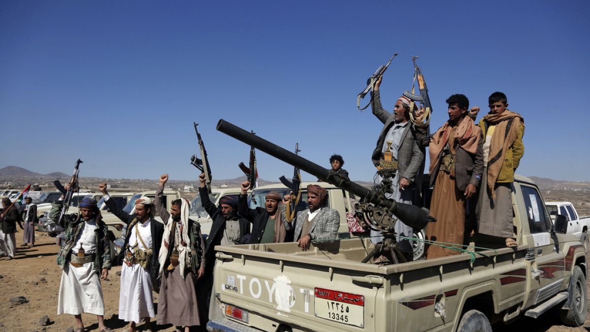 ABD ordusu, Yemen’deki Husi bölgelerine yeni bir füze bombardımanı başlatıldı