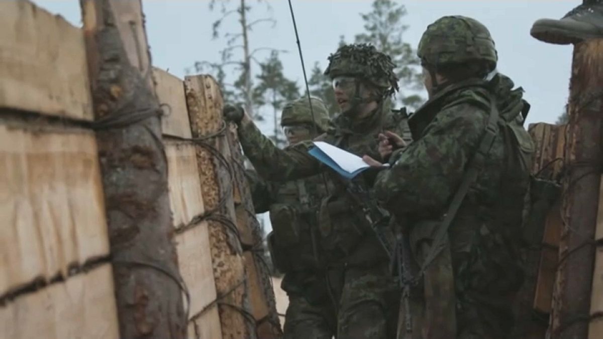Baltık ülkelerinin NATO’nun doğu sınırını denemek için yeni savunma sistemleri inşa etmeyi sürdürmek
