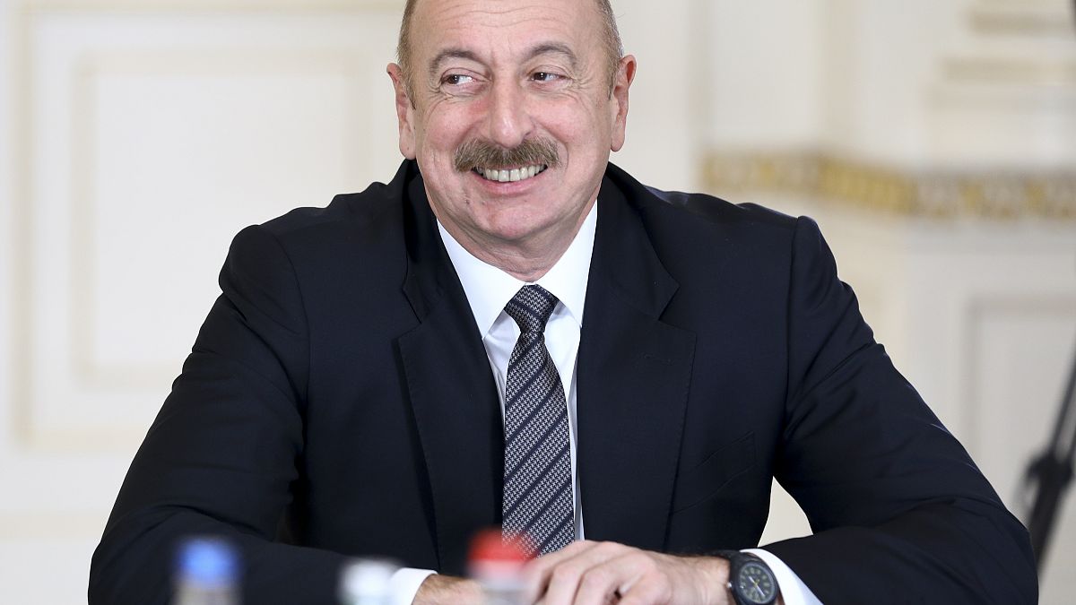 Cumhurbaşkanı Aliyev’e göre ve başlama konuşmasında Ermenistan ile barış sürecinin sürdürüleceğine söz verdi