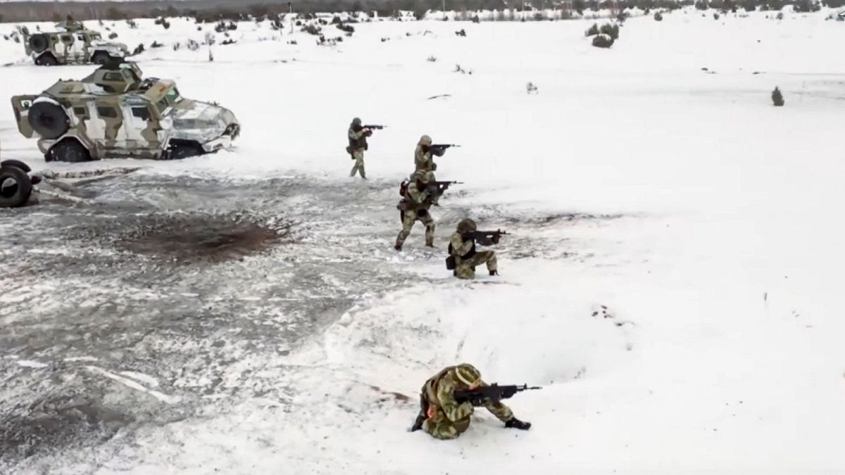 Hükumlü Rus eski belediye binası Ukrayna’da savaşmayı kabul ettikten sonra hapishaneden serbest bırakıldı